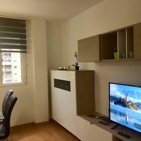 En Universidad Y Cerca De La Playa Daire