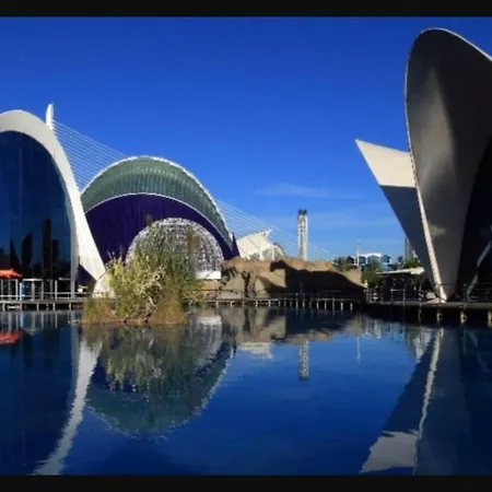 En Universidad Y Cerca De La Playa Valensiya