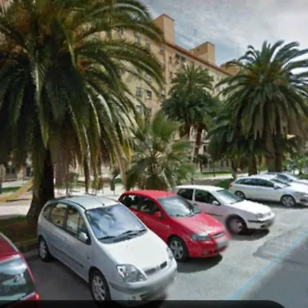 En Universidad Y Cerca De La Playa Daire